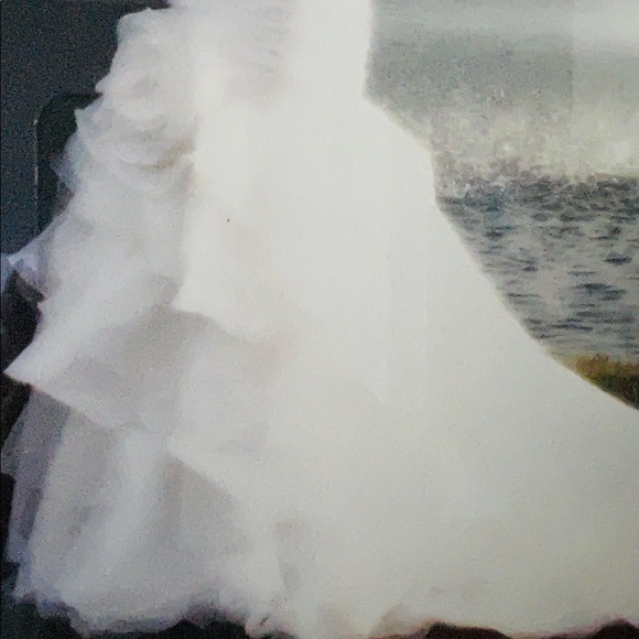 Gorgeous wedding dress with headpiece wore once/ open to offers!!! - Picture 3 of 16